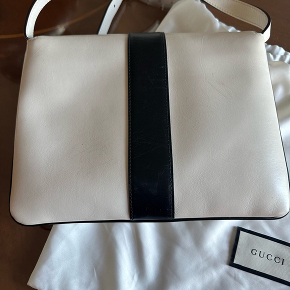 Gucci crossbody handbag with two compartments inside - Picture 6 of 8